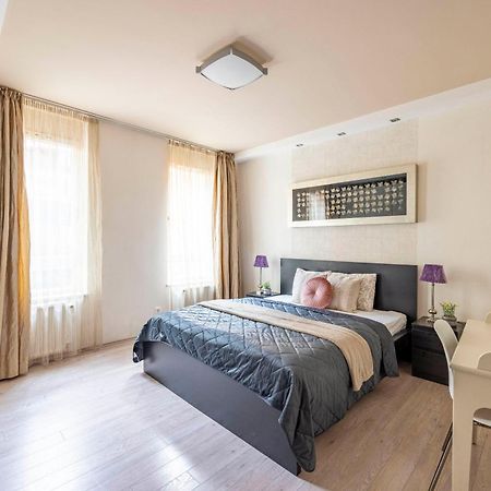 Exclusive Central Suite With Balcony By Prestige Homes Budapest Exterior photo