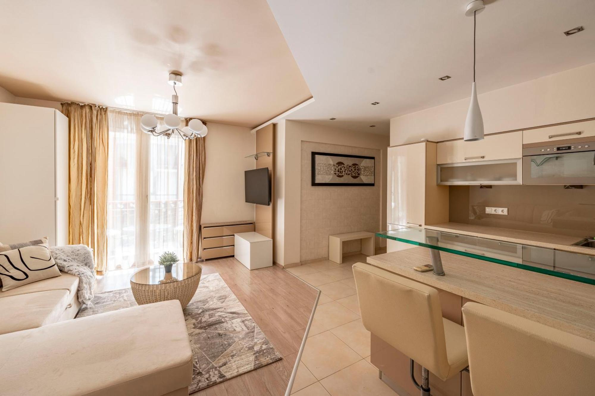 Exclusive Central Suite With Balcony By Prestige Homes Budapest Exterior photo